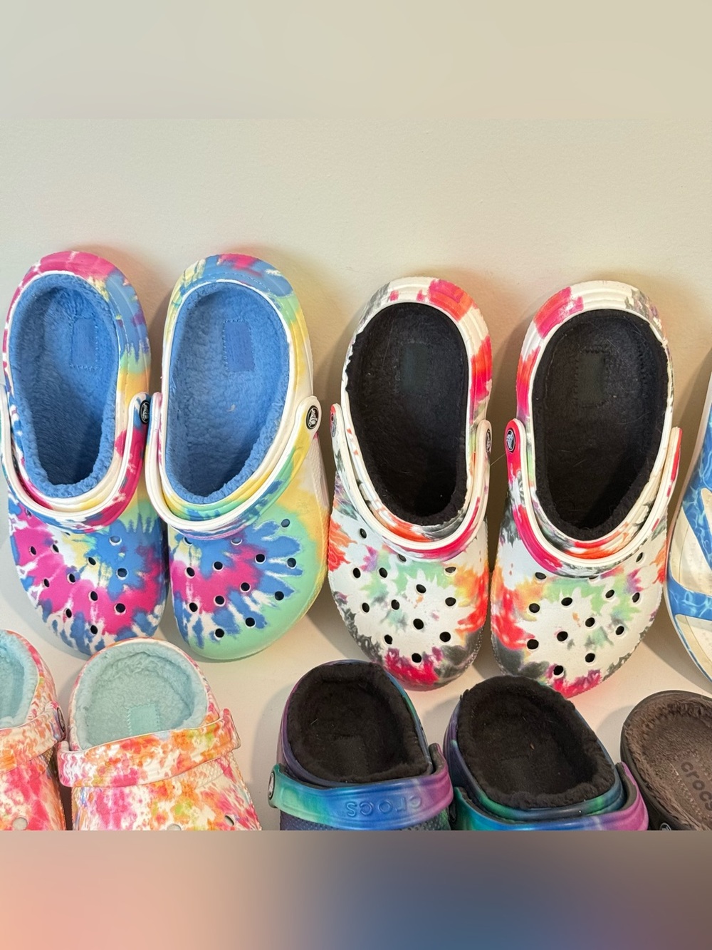 Crocs Slip On Fur Lined Shoe Lot Of Women’s Size 9 Tye Dye Colorful Pink Blue - Picture 6 of 11